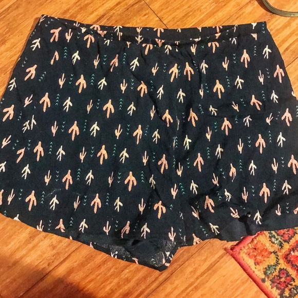 Elastic waist cactus print shorts - Picture 1 of 2